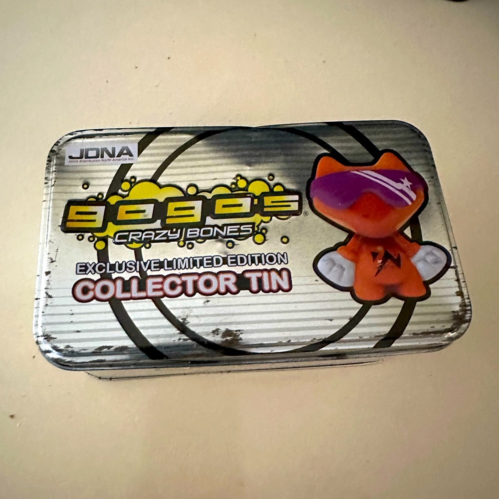 Gogos Crazy Bones Figures ADVANCE Special Edition Tin 7 Figures + 1 surprise HTF